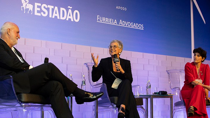 Fundadora da Anima Convivência Produtiva (centro) participou de painel com Daniela Lerario (direita) e Ricardo Young (esquerda)